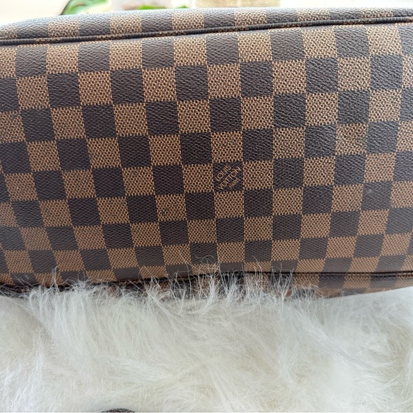 Louis Vuitton Neverfull MM - Picture 5 of 14